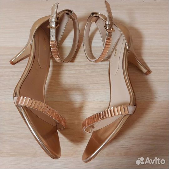 Великолепные босоножки Aldo Вьетнам р.38