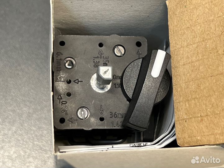 Schneider K1F003ULH Переключатель, новый, 4 шт