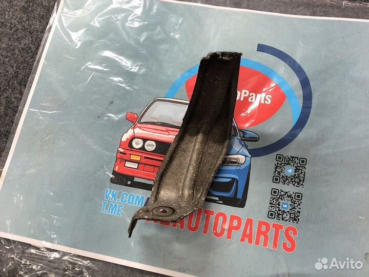 Держатель теплоизоляции топливного бака левый бмв