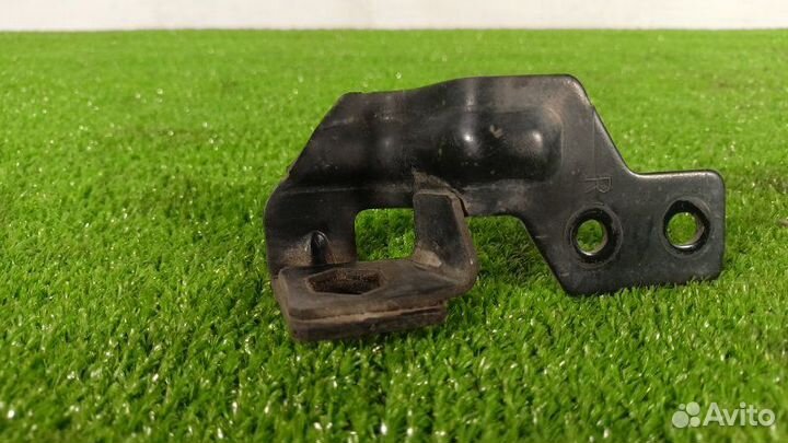 Кронштейн тормозного шланга задний правый Mazda 6