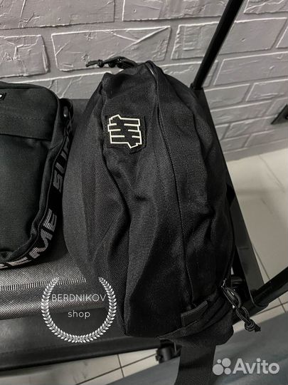 Сумки undefeated supreme