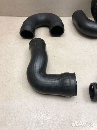 Патрубок системы охлаждения Volkswagen Passat B5