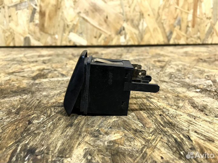 Кнопка обогрева заднего стекла Volkswagen Golf 2