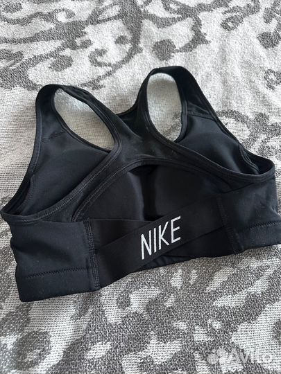Топ спортивный Nike