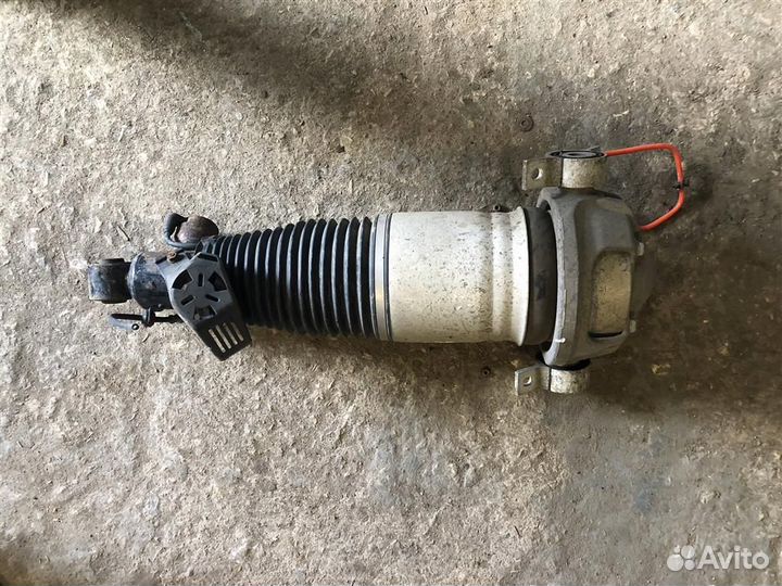 Пневмостойка задняя левая в сборе #: 1095 Audi Q7