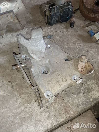 Крепление кондиционера Ниссан 1.8