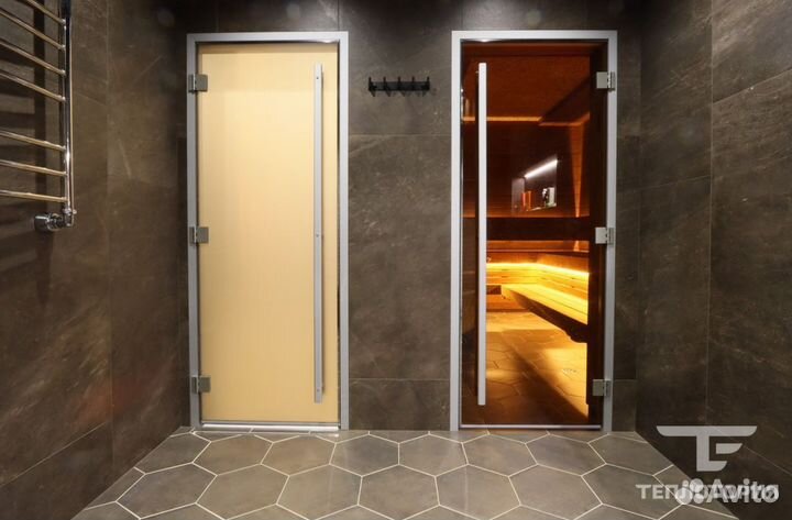 Стеклянная дверь для бани