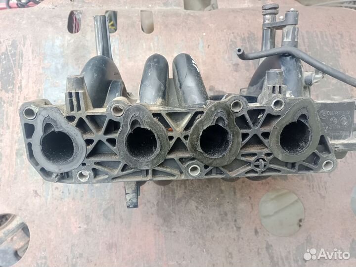 Коллектор впускной Renault Logan 1