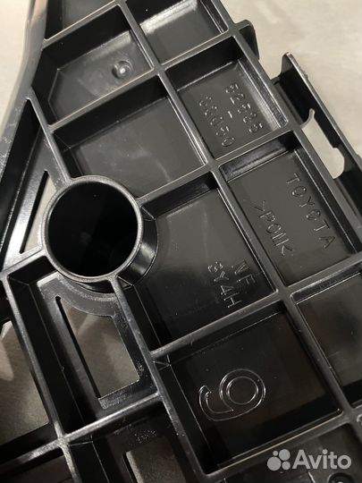 Кронштейн переднего бампера RH Toyota Camry V50