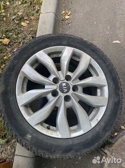 Зимние шины с дисками Goodyear 215/55 R17