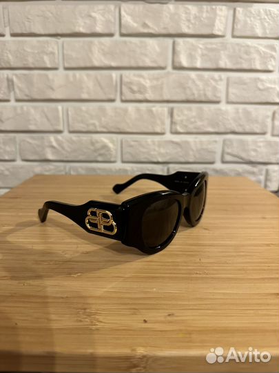 Солнцезащитные очки balenciaga