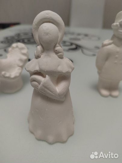 Дымковская игрушка барышня, петух, мужик