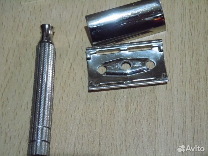 Бритвенный станок Feather 310