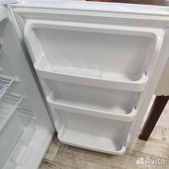 Холодильник бу маленький Hi