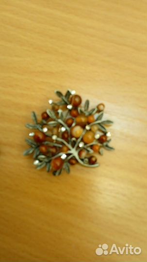 Брошь из сердолика