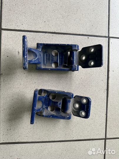 Петля задней двери верх/низ Mercedes Sprinter