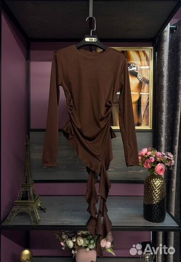 Трендовый лонгслив с рюшками