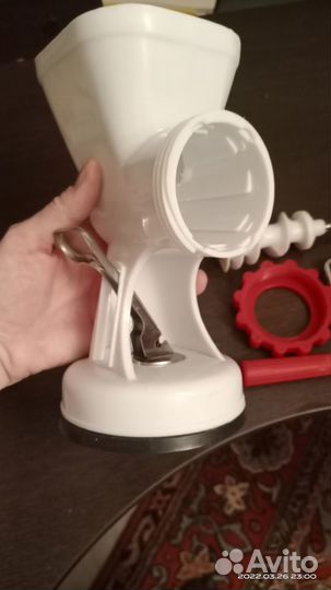 Новая Мясорубка пластиковая на присоске