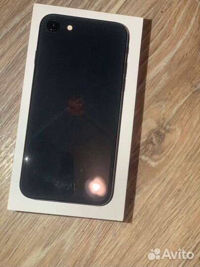 iPhone SE, 64 ГБ