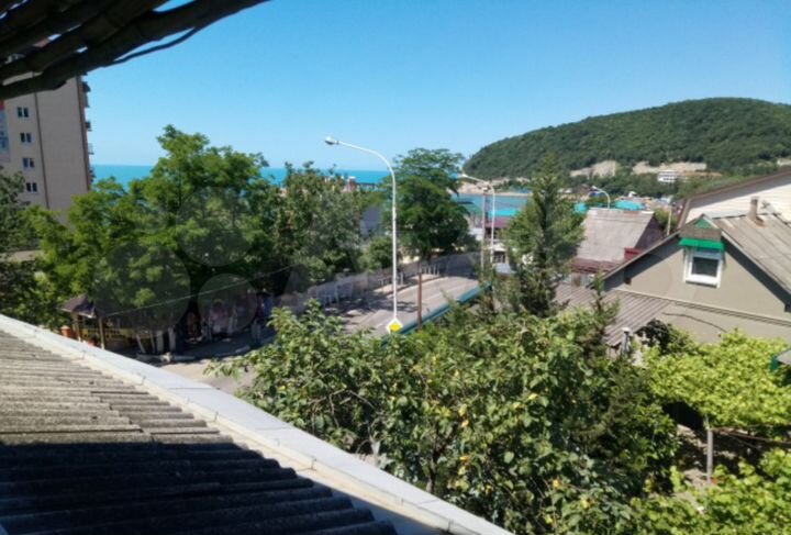 Комната 12 м² в 6-к., 1/2 эт.