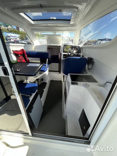 Катер Silver Star Cabin Condor 730