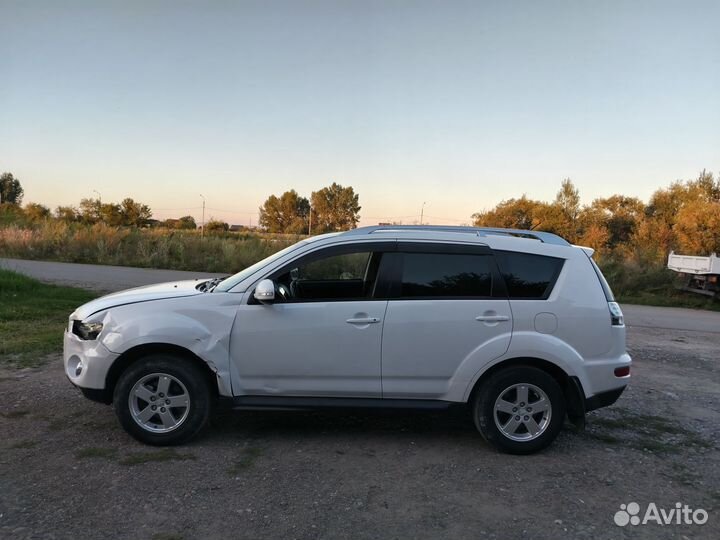 Mitsubishi Outlander 2.0 CVT, 2010, битый, 237 000 км