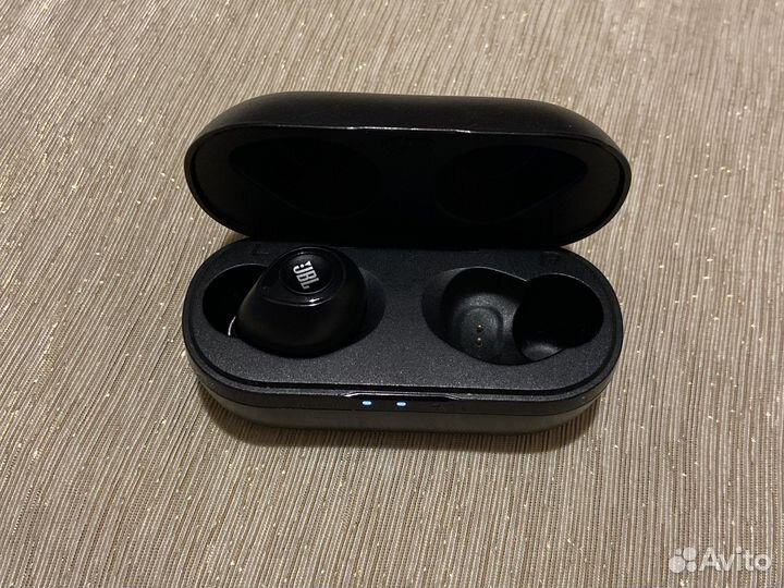 Наушник jbl левый с футляром