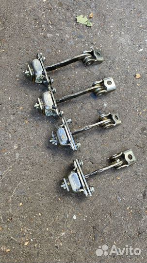 Ограничители дверей лада