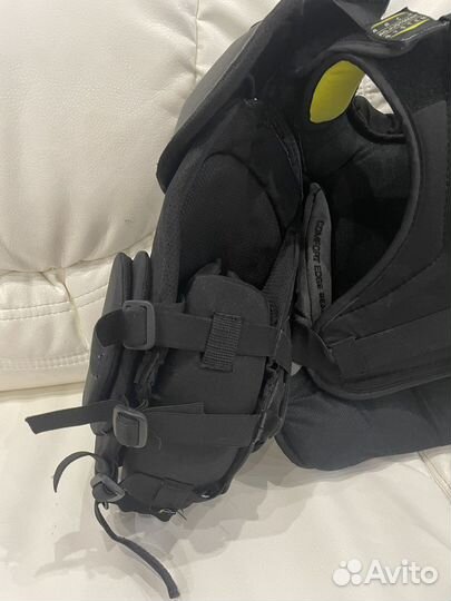 Вратарский нагрудник