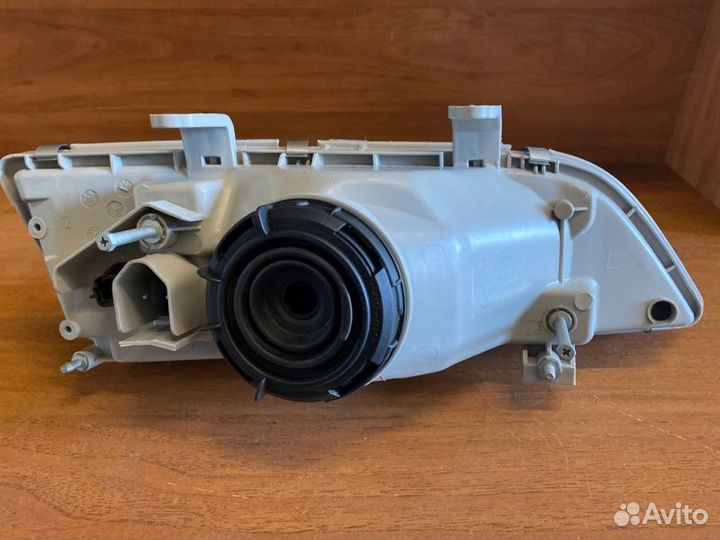 Фара левая Nissan Primera P11 1996-1999