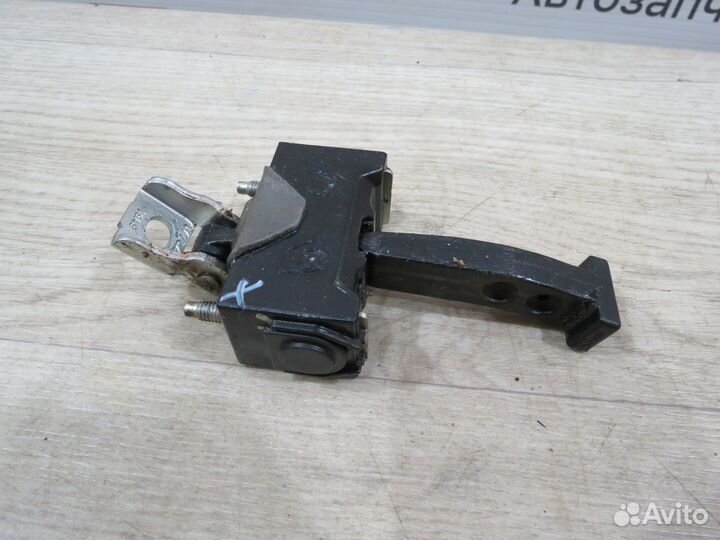 Ограничитель двери задний правый Vesta Sw Cross