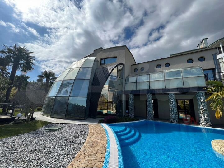 Дом 550 м² на участке 12,7 сот.