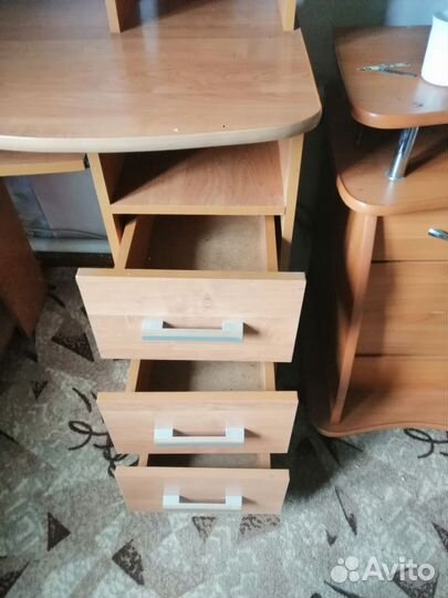 Компьютерный стол