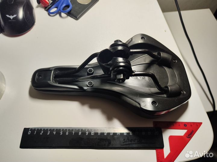 Седло для велосипеда узкое