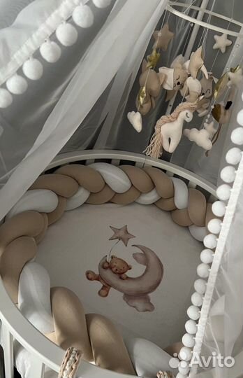 Наматрасник на круглую кроватку и простынки новое