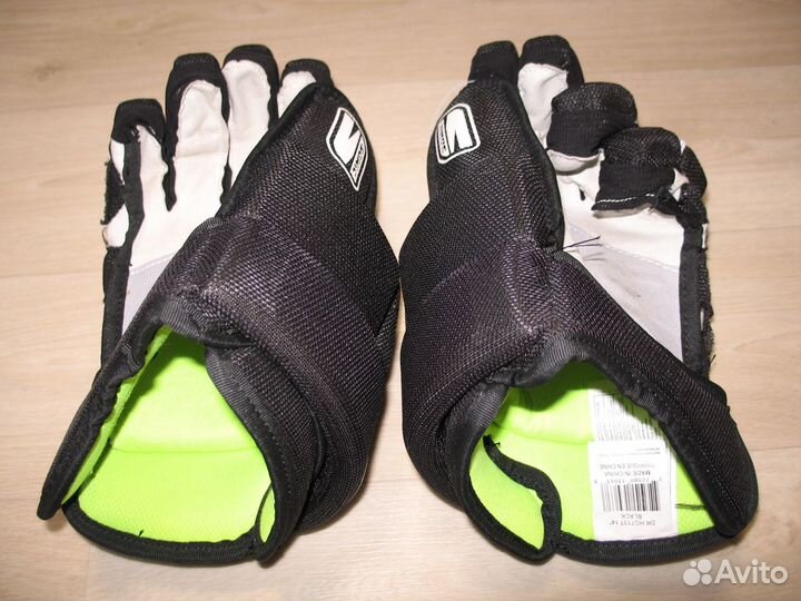 Перчатки хоккейные