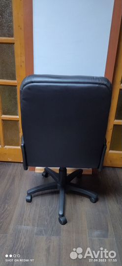 Компьютерное кресло руководителя