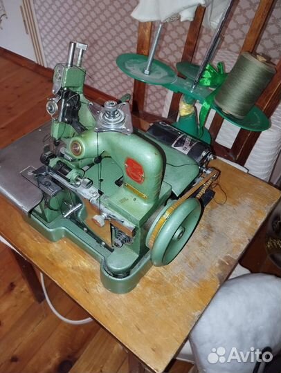Швейная машинка оверлок