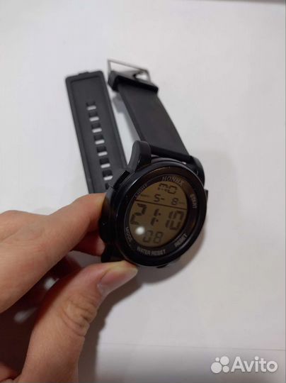 Электронные наручные часы
