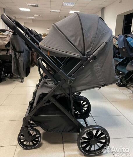 Коляска с большими колесами и перекидной ручкой