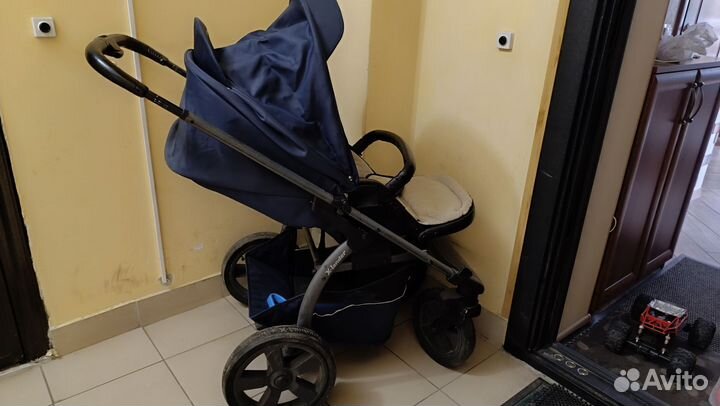 Прогулочная коляска с надувными колесами