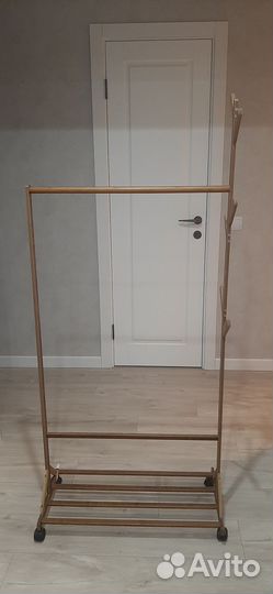 Вешалка напольная на колесах