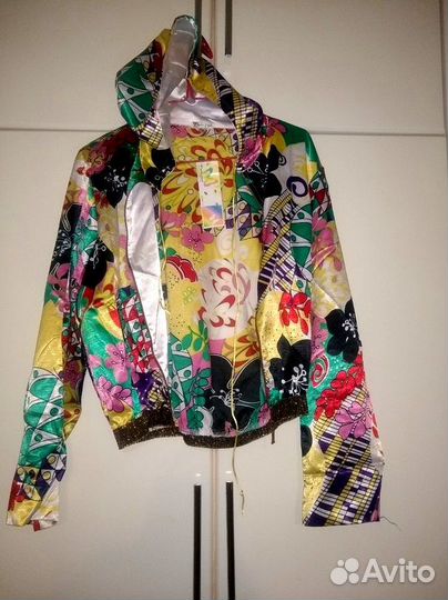 Спортивный костюм атласный цветной с бейсболкой