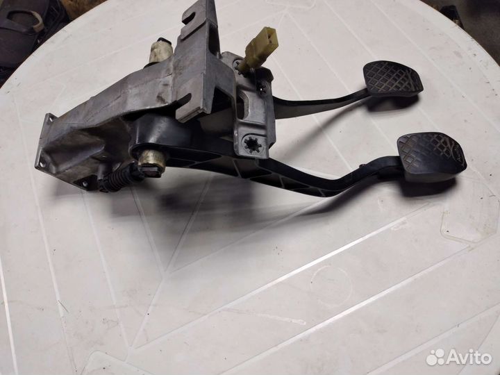 Педали на ауди с4 механника