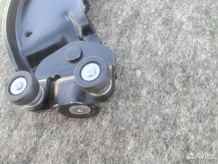 Ролики дверей хендай Старекс H1