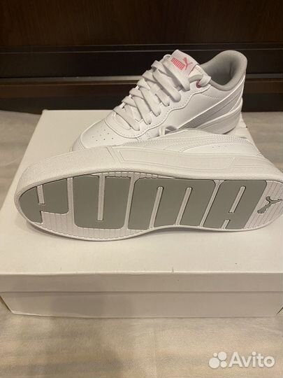 Кроссовки женские