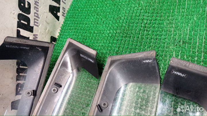 Ветровик Toyota Ipsum ACM26 2AZ-FE 2003.11