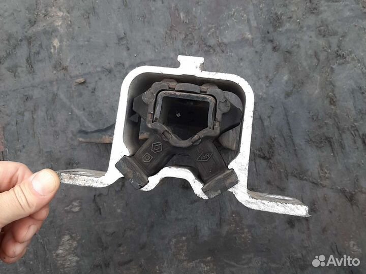 Подушка двигателя правая Рено Логан оригинал