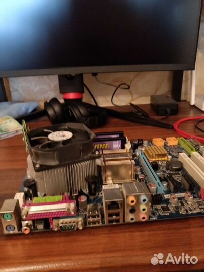 Материнская плата 775 с процессором и памятью