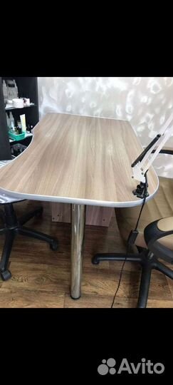 Маникюрный стол